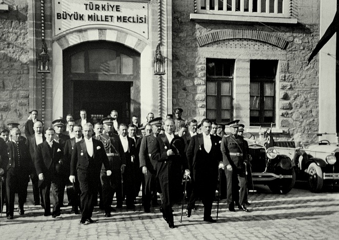 'CUMHURİYET ERDEMDİR'