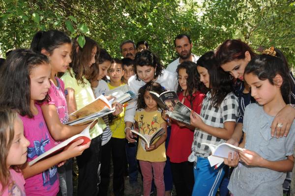 'Eşekli Kütüphaneci'nin izinde Hakkari'de kadın bir kütüphaneci!
