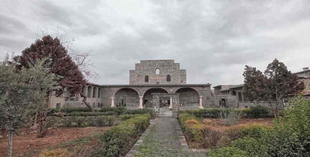 Diyarbakır Meryem Ana Manastırı