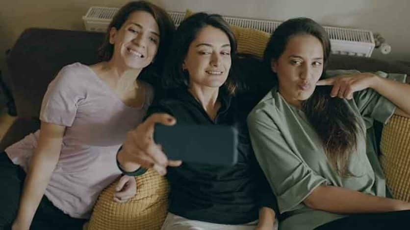 Çekimleri geçen yıl tamamlanan Aday (The Candidate) kısa filmi, katıldığı uluslararası festivallerden toplam 40 adet birincilik ödülü ile döndü.
