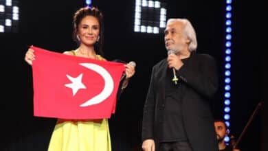 Usta Sanatçı Müjdat Gezen’den Betül Demir’e Anlamlı Hediye 3