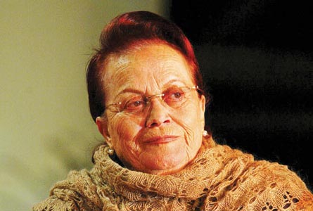 Sesiyle, Oyunculuğuyla, Zarafetiyle: Tomris Oğuzalp 1 Sesiyle, Oyunculuğuyla, Zarafetiyle: Tomris Oğuzalp