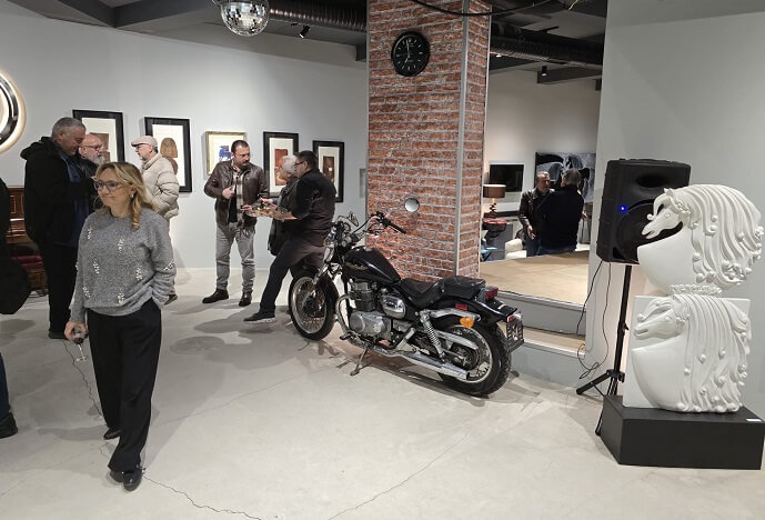 Hazım Evrengil: 'Sanatçı Ürettiği Eserleri Doğrudan Pazarlamamalı'