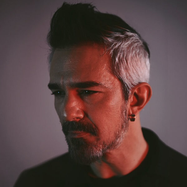 Koray Candemir'den Yeni Solo Albüm:
'Kendine Uzak'