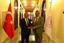 BİROL İNCECİKÖZ’E TÜRKSOY MADALYASI