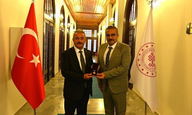 BİROL İNCECİKÖZ’E TÜRKSOY MADALYASI